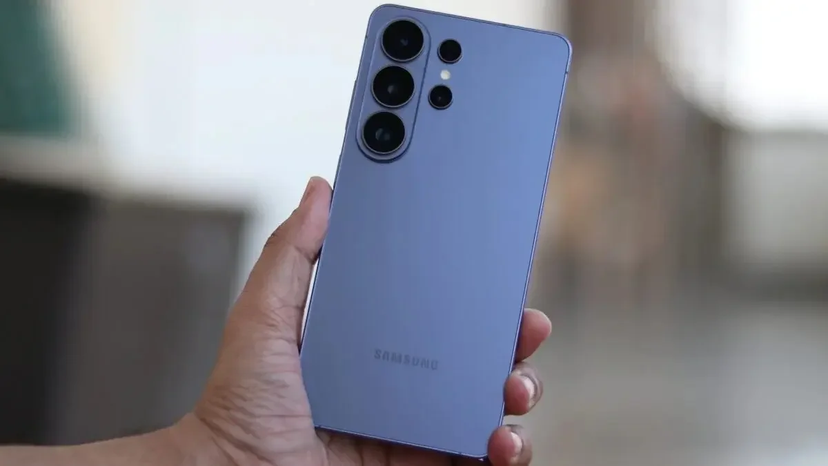 Galaxy S27 Serisinin Kılıf Görselleri Sızdı: Tasarım Netleşiyor!